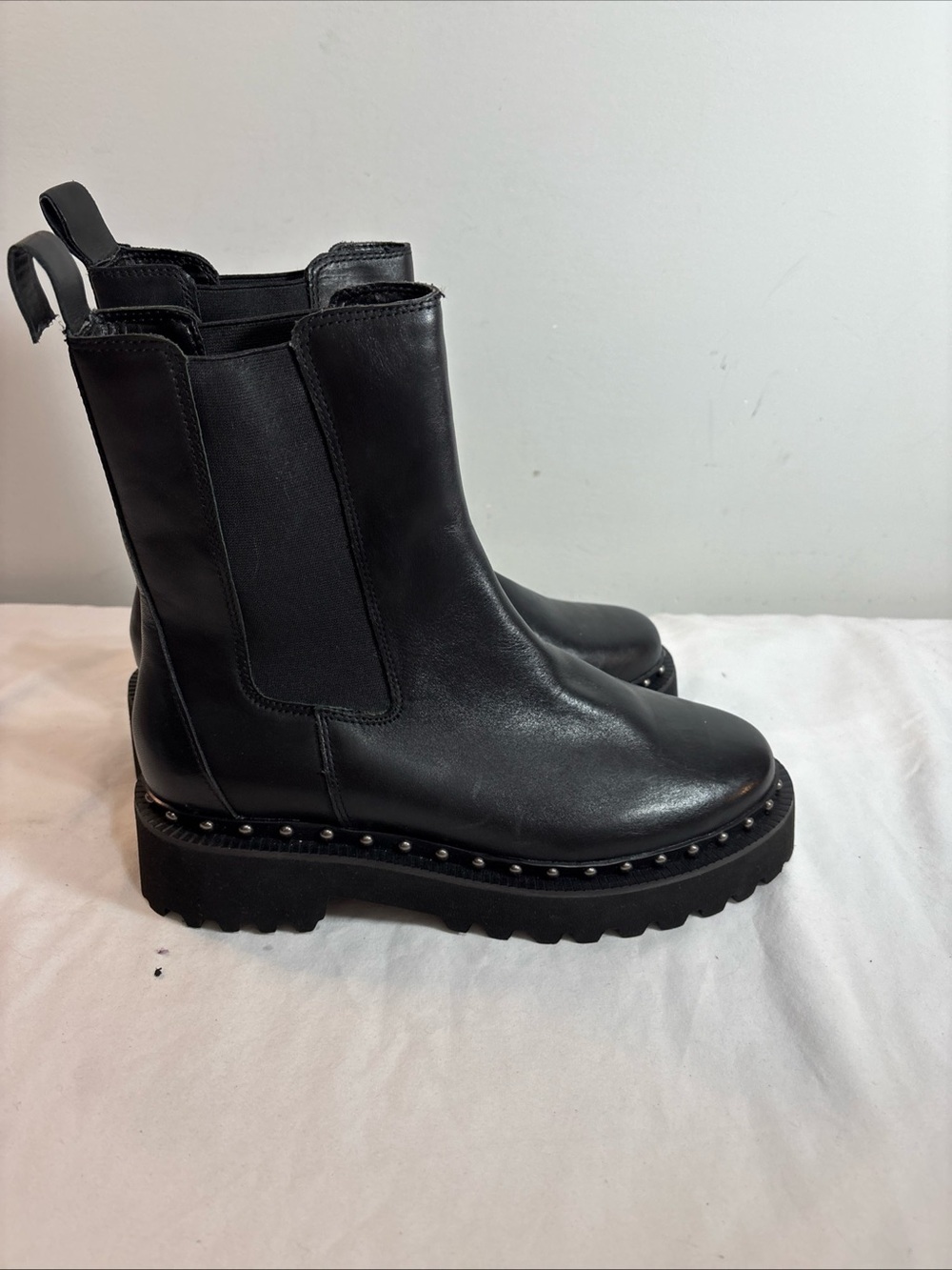 Vince Camuto Women’s Black Platform Chelsea Boots with Stud Trim. 8/30 - Picture 5 of 10